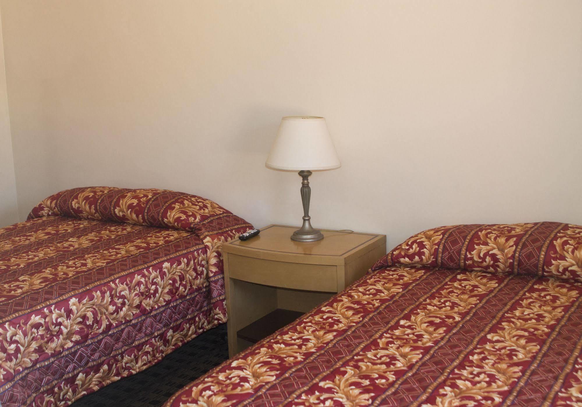 هنتنغتون بارك Lido Hotel المظهر الخارجي الصورة
